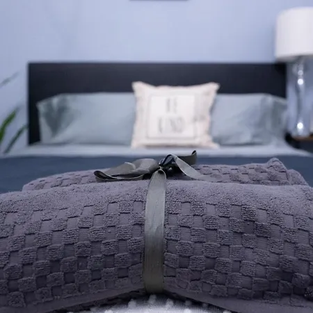 Hampton'S Getaway With Parking & Self Check In Apartment